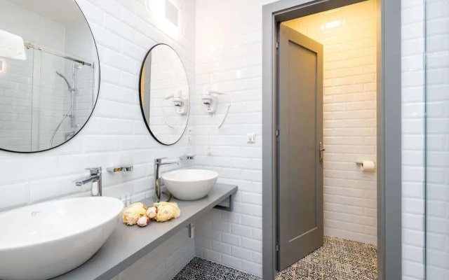 EMPIRENT Garden Suites Residence