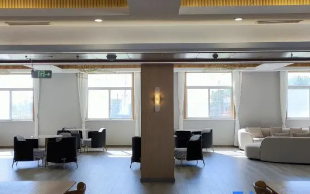 Yililan Hotel (Baiyangdian Never-Sleeping City Branch)