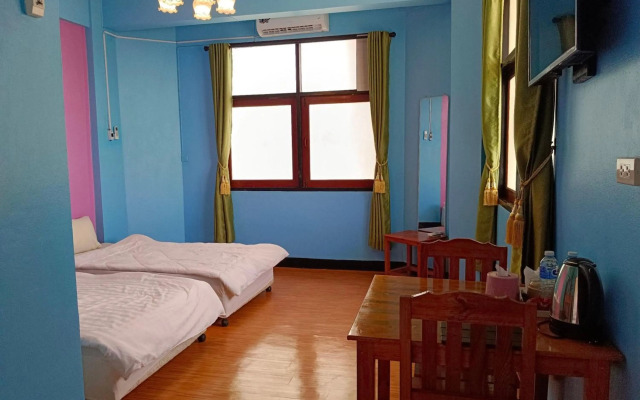 Royal Land Mae Klong Hotel