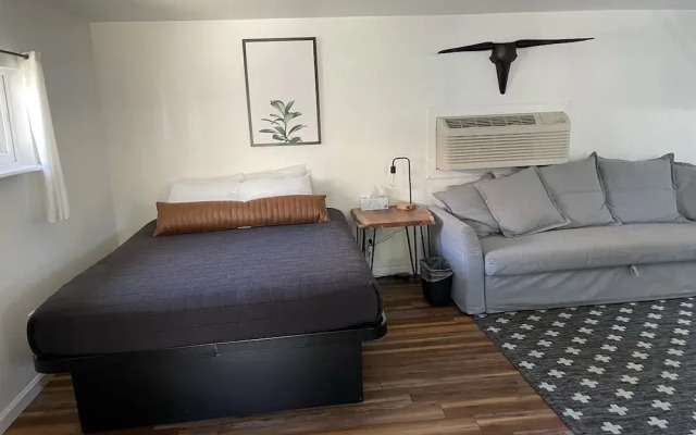 Trailhead Cabins & Lodging