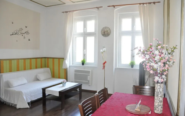 Apartment No. 8 Zeyerova 17