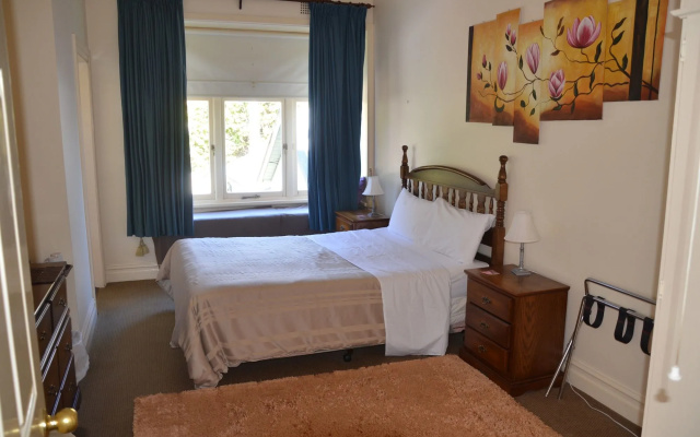 Leura House
