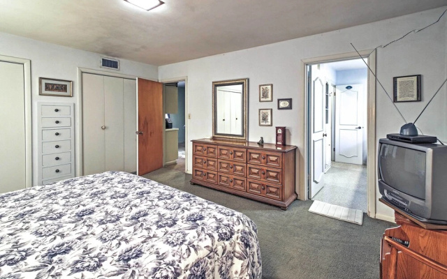 Mid-century Hideaway: Spacious Brownsville Home!