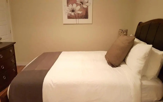 1-Bedroom Apartment Sweet #8 by Amazing Property Rentals