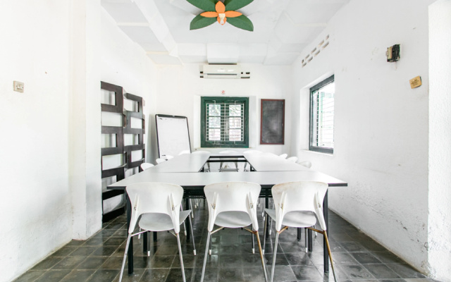 RedDoorz Plus near Taman Sari 2