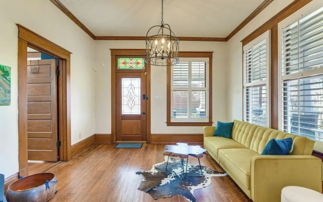 Walkable & Historic Houston Heights Bungalow!