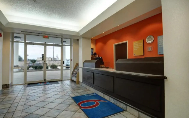 Motel 6 Denison, TX