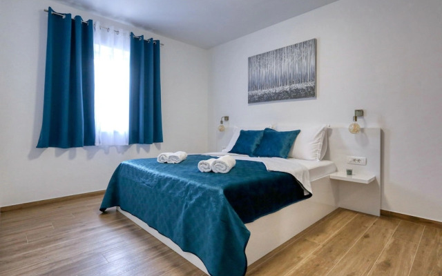 Villa Orkula With Heated Pool