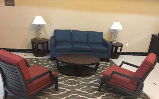 Magnolia Bay Hotel & Suites