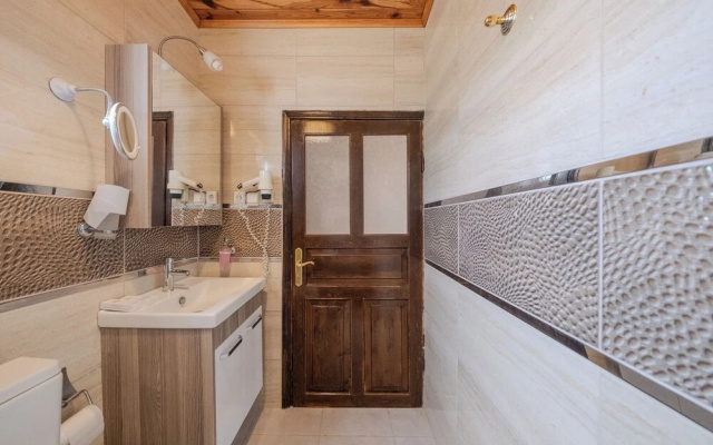 Assos Kadırga Otel