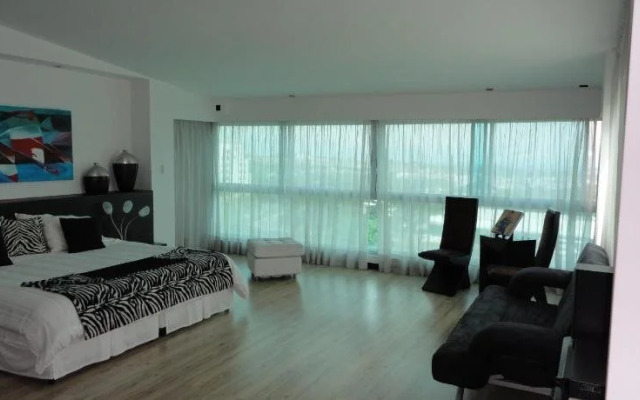 Hábitat Suites Hotel