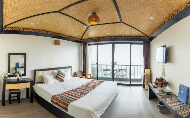 Phuong Nam Mountain View Hotel