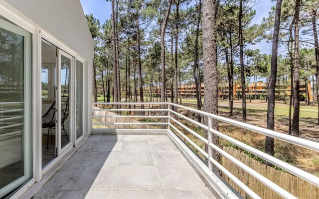 Aroeira Modern Grand Villa With Pool by Homing