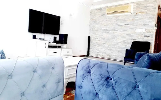 Lux Suites Dofils Almasi Apartments