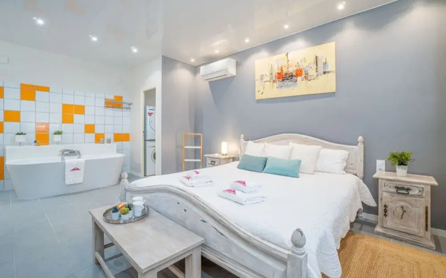 Villa in Empuriabrava With Private Mooring