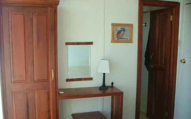 Houseboat With Aircon and Splash Pool - 2128