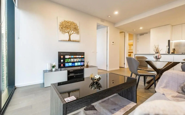Spectacular High level 2BR apt in Melbourne CBD