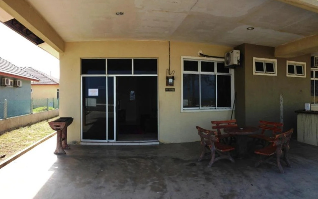 Semarak Beach Inn