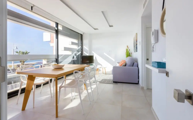 RENTHAS Calabeach Apartment