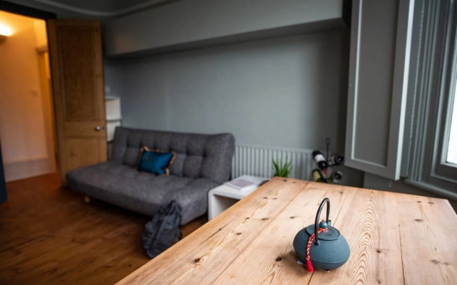 Homely 1 Bedroom Apartment in Bustling Clapham