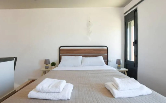Sunshine Apt- Unique Holidays by the Sea
