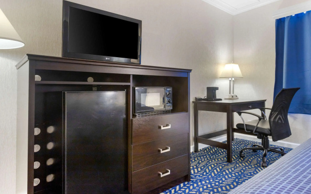 Econo Lodge Hicksville - Long Island