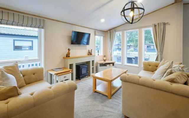 Host Stay Water s Edge Lodge
