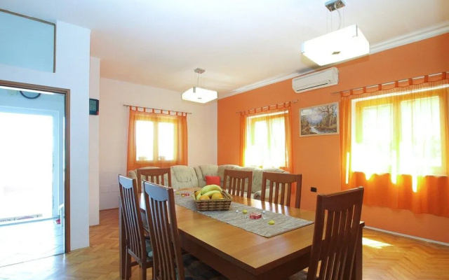 Apartment 1875