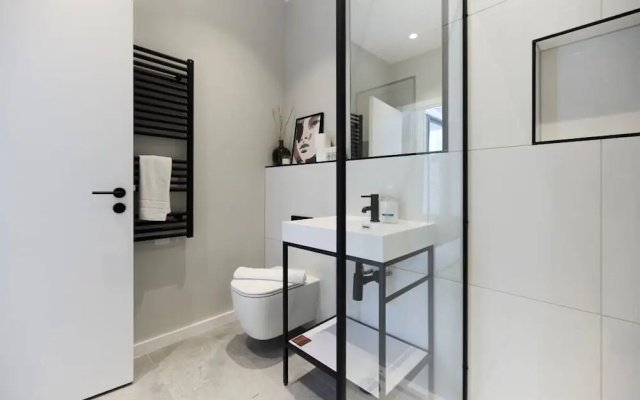 The Brondesbury Quarters - Modern 2bdr Flat With Balcony + Parking
