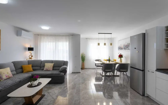 Kastel Stari Sunny Downtown Apartment With Terrace