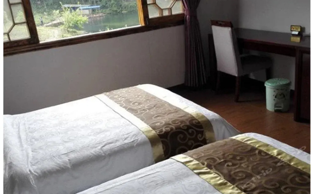Luzhou Xinhua Inn