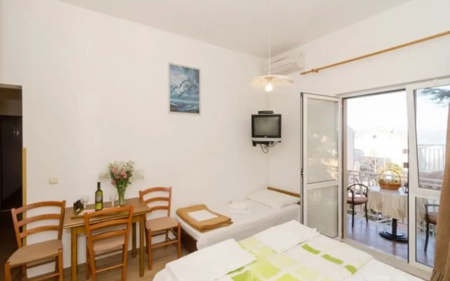 Pavo - Comfortable With Parking Space - SA4