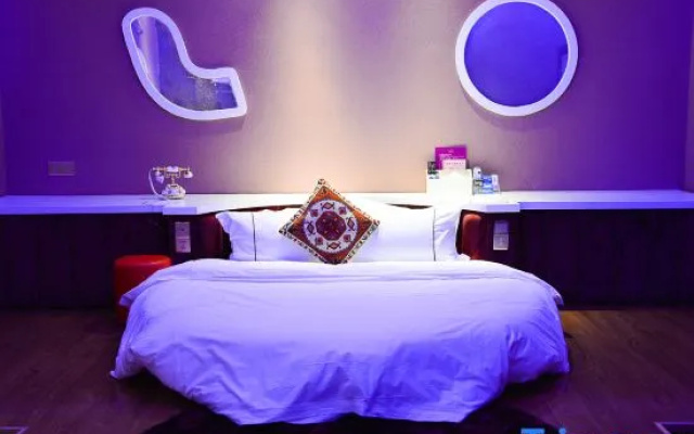 We Love Hotel