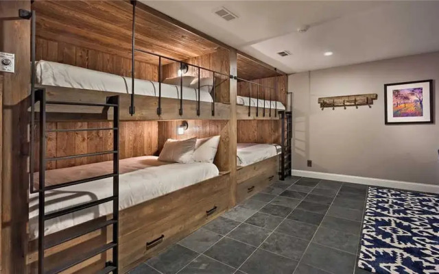 Time Flys Lodge