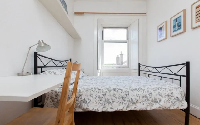 Stylish/spacious/central! Fab Festival Flat For 4