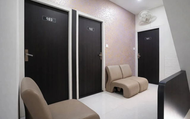 Fabhotel Marvey Residency
