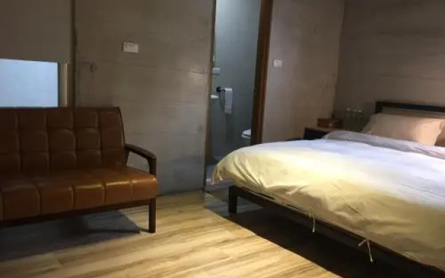 40Inn Backpackers Warehouse
