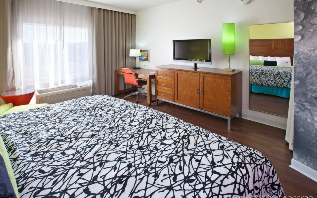 Hotel Indigo Columbus Architectural Center by IHG