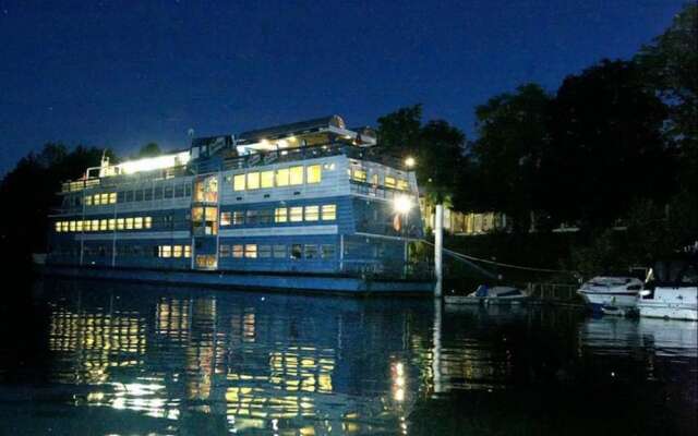 Отель Botel Vodník вид на фасад