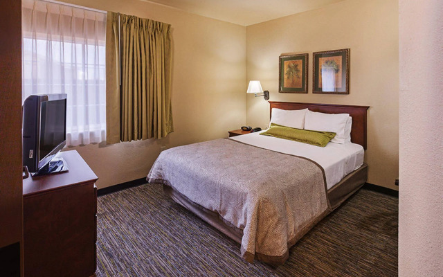Candlewood Suites Tulsa