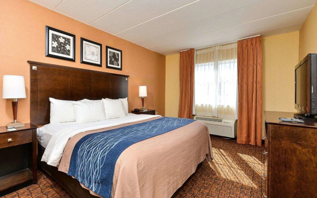 Latitude Suites Tinton Falls Eatontown/BW Premier Collection 