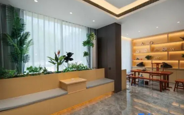 Platinum Film Hotel