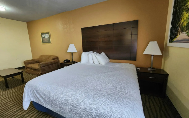 Days Inn  Suites by Wyndham Pasadena