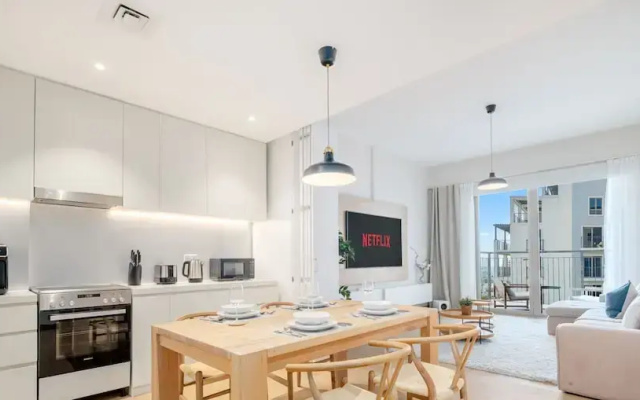 LUX  The Le Pont Sea View Suite