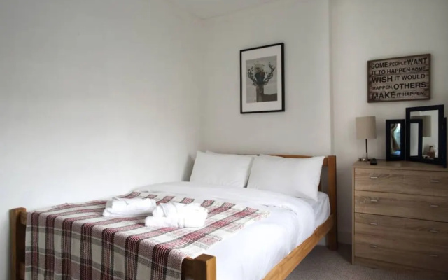 Central 2 Bedroom Flat In Edinburgh
