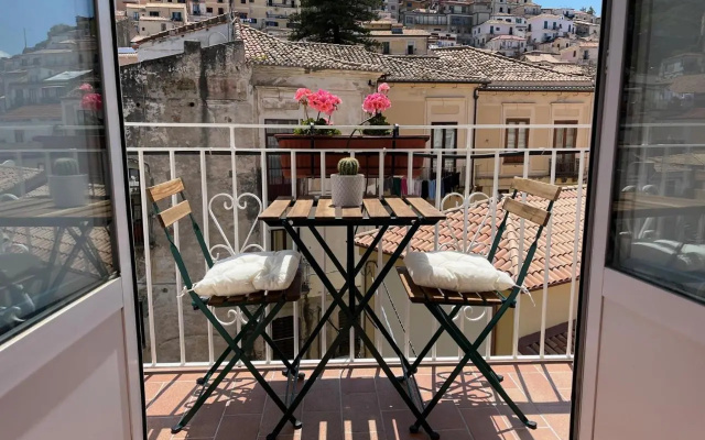 Pizzo Central House
