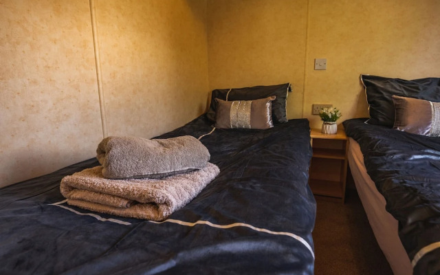 Lochlands 2BR Family Caravan - Pets - Play Park
