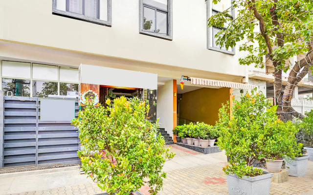 Deluxerenigunta Near Railway Station