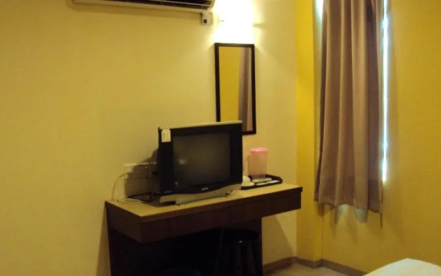 Golden Bay Hotel