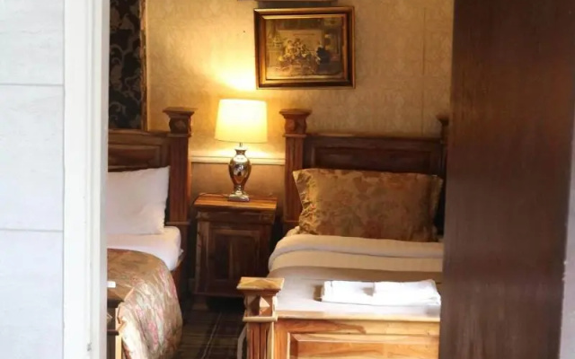 Schooner Hotel